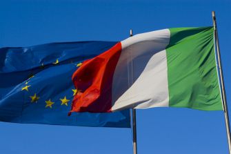 Drapeaux Italie et UE 