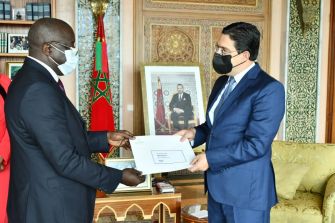 Présentation des copies figurées des lettres de créances par le Nouvel Ambassadeur de Guinée Bissau au Maroc. 