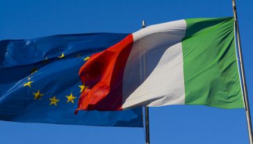 Drapeaux Italie et UE 